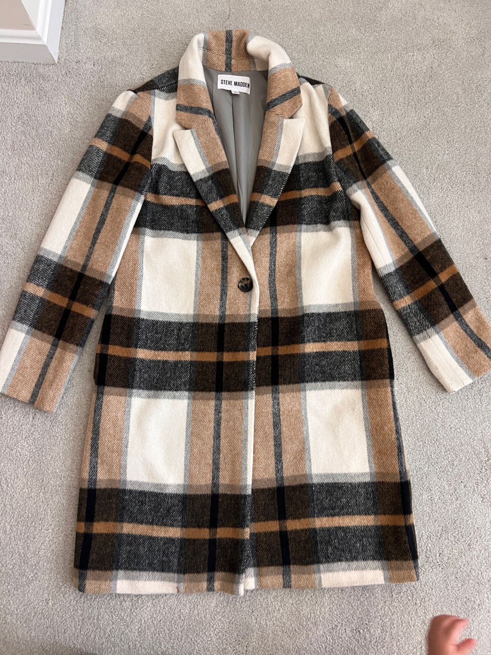 Steve Madden Oversized Plaid Coat – Tan/Cream/Black